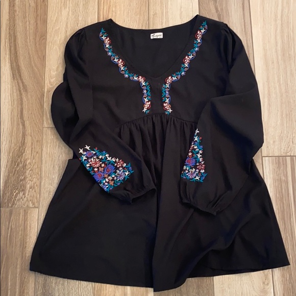 Maternity blouse with embroidered details - Picture 1 of 2